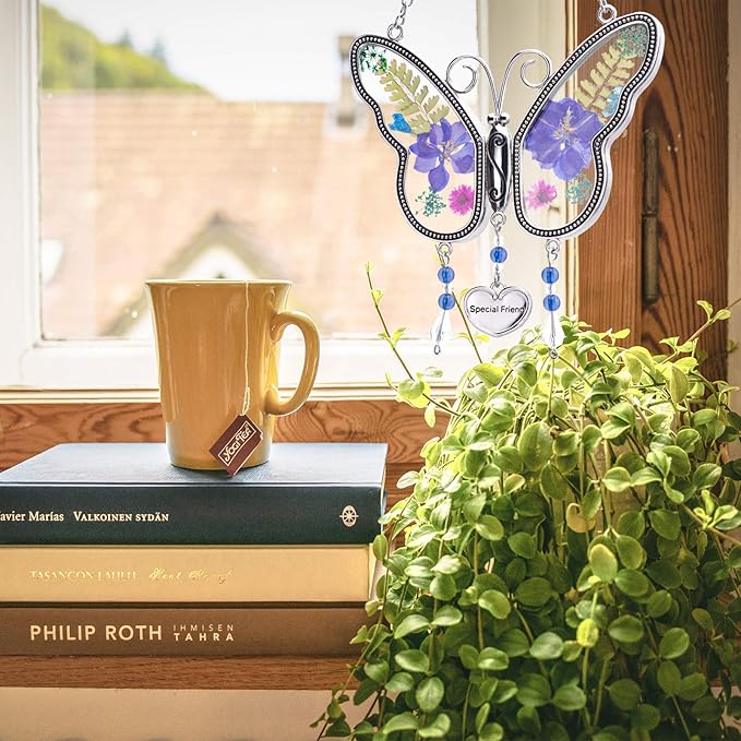 Laraine Butterfly Suncatcher with Pressed Flower Wings Mom Mother's Day Butterfly Glass Wind Chime Ornament Charm with Metal Heart Gifts for Mom Grandma Aunt Birthday (Purple Friend (with Free Hook))
